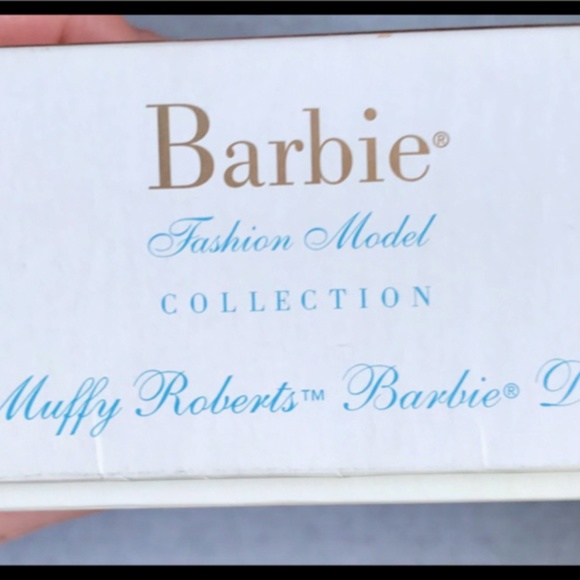 New Muffy Roberts Silkstone Gold Label Collector's Barbie with Box and Tissue - Picture 13 of 15